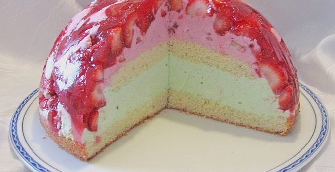 Photo of Mai – Torte mit Erdbeeren und Waldmeister