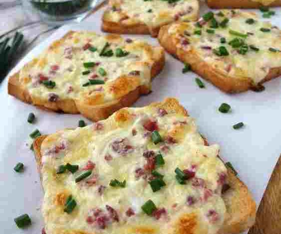 Photo of FLAMMKUCHEN TOAST MIT SPECK UND ZWIEBELN