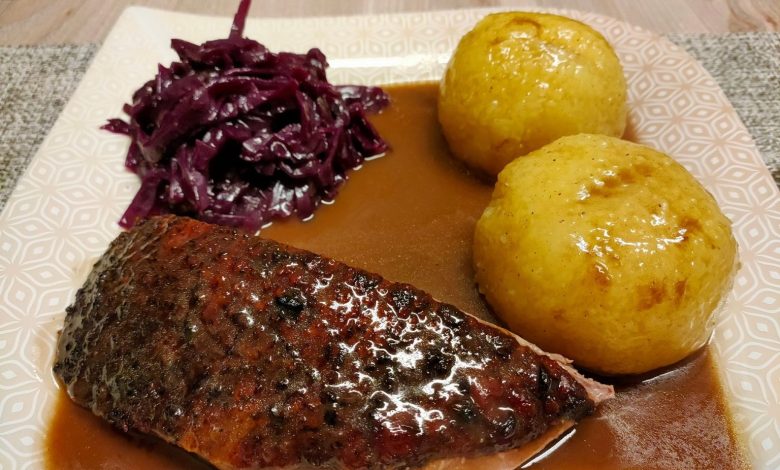 Photo of Entenbraten mit Apfelrotkohl und Kartoffelknödel