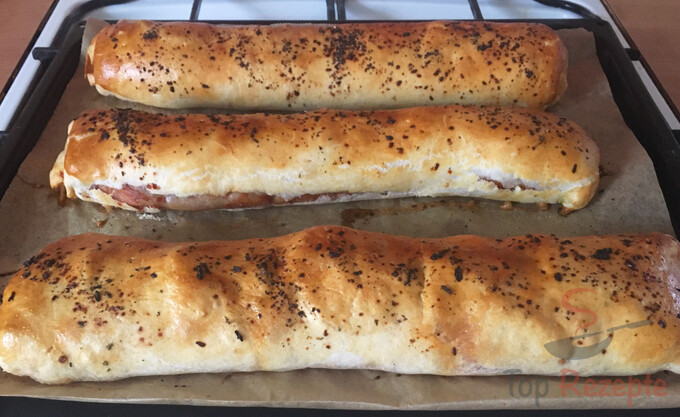 Photo of Blätterteig-Rolle mit Käse, Salami und Wurst