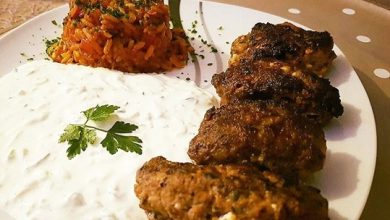 Photo of Bifteki mit Tomatenreis und Tzatziki