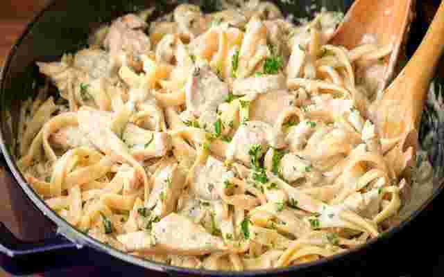 Photo of Nudeln mit Hähnchenbrust in Käsesoße