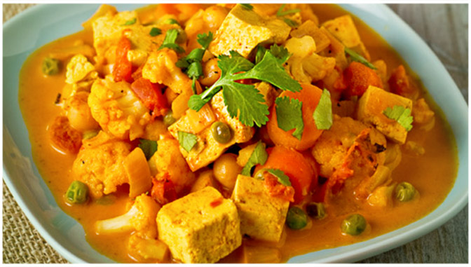 Photo of Thaicurry mit Hähnchen, Süßkartoffeln, Paprika, Zucchini, Champignons, Zuckererbsen und Tomaten