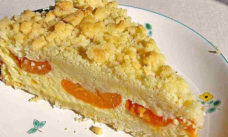 Photo of Saftiger Käsekuchen mit Aprikosen und Streuseln