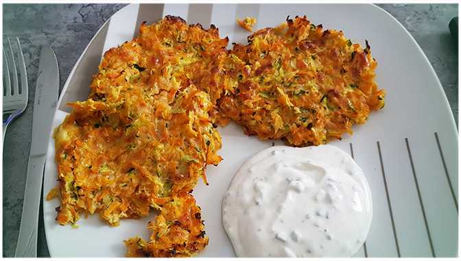 Photo of Karotten-Zucchini-Puffer mit Kräuterquark