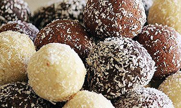 Photo of Weihnachtliche Quark-Kokos-Kugeln aus nur 3 Zutaten – ohne Backen