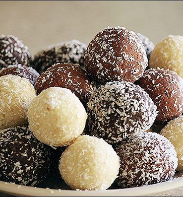 Photo of Weihnachtliche Quark-Kokos-Kugeln aus nur 3 Zutaten – ohne Backen
