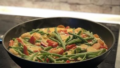 Photo of Wokgemüse mit Erdnusssoße und Scampi