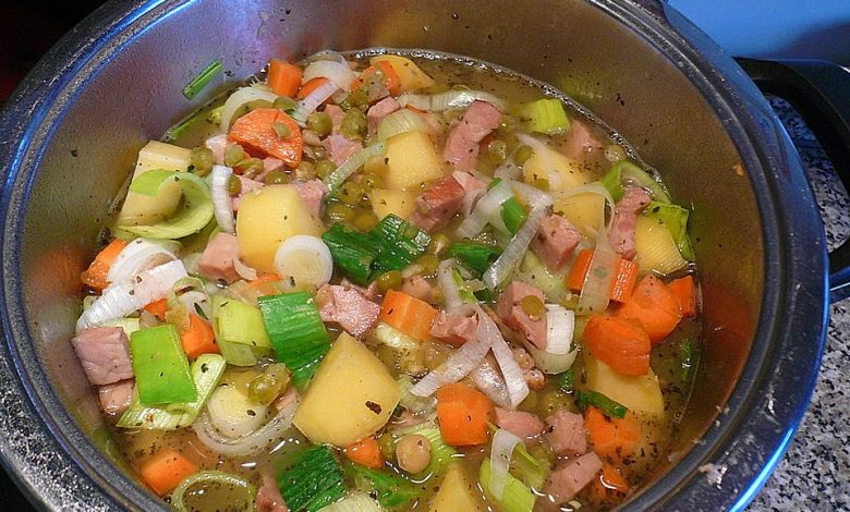 Photo of Deftige Erbsensuppe mit Kassler