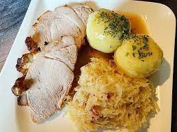 Photo of Krustenbraten mit Sauerkraut
