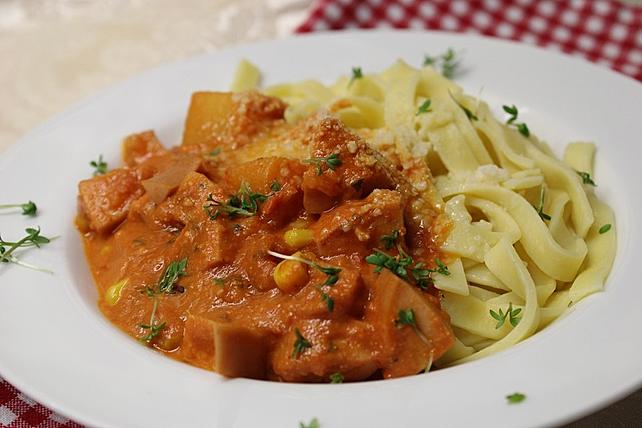 Photo of Wurstgulasch mit Bandnudeln