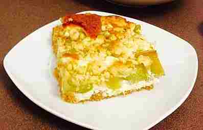 Photo of Rhabarberkuchen mit Quarkcreme und Streuseln
