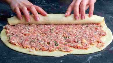 Photo of Teig eingerollt mit Hackfleisch