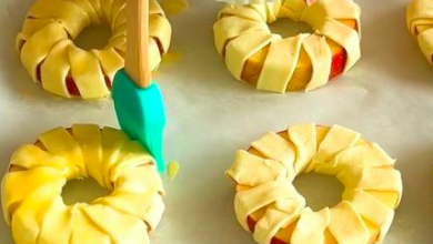 Photo of Schneiden Sie Äpfel in Scheiben und wickeln Sie sie in Blätterteig ein