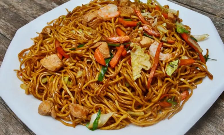 Photo of Chinesisch Gebratene Nudeln mit Hühnerfleisch