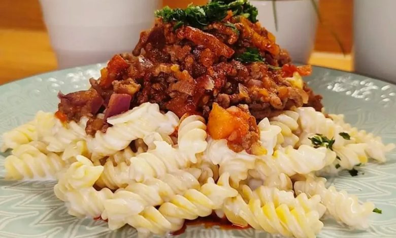 Photo of Nudeln in Joghurt mit Hackfleischsoße: Yogurtlu Eriste Rezept