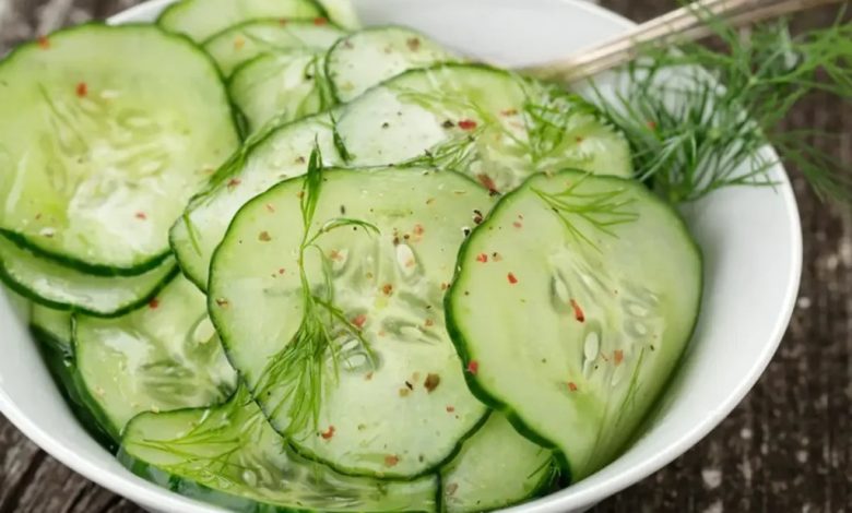 Photo of Gurkensalat mit Essig und Öl – Gurken-Frische auf dem Teller