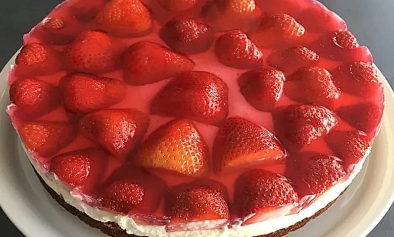 Photo of Erdbeerkuchen mit Quark und Sahne Rezept